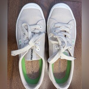 Cariuma Low Pantone Plaza Taupe Unisex Sneakers Canvas